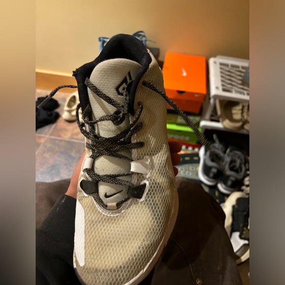 Gianni’s basketball shoes - Picture 4 of 7